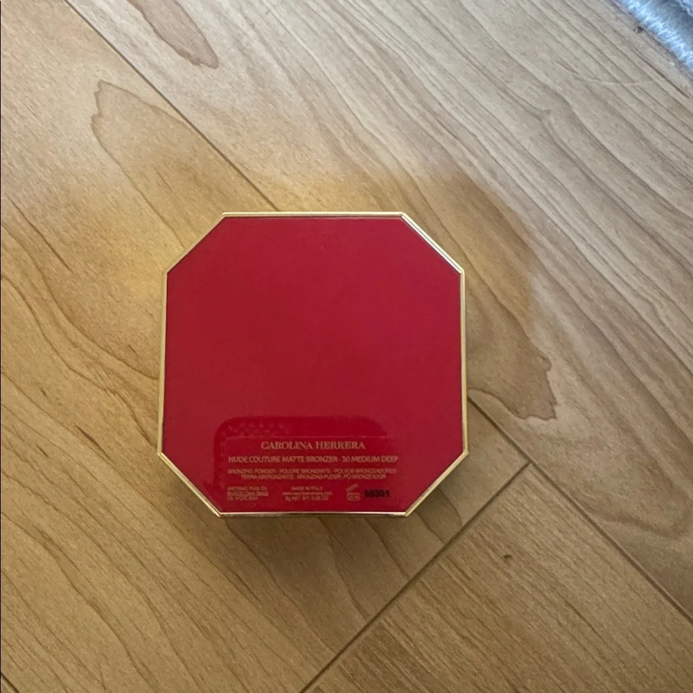Carolina Herrera Bronzer in 30 Medium Deep